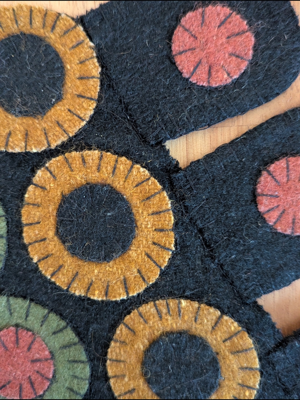 Wool Felt Penny Rug Table Runner Primitive Folk Art Americana 30" - Picture 11 of 11
